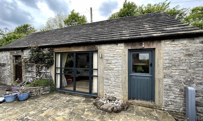 Over Haddon Cabaña | The Old Forge, Over Haddon Village in the Peak District