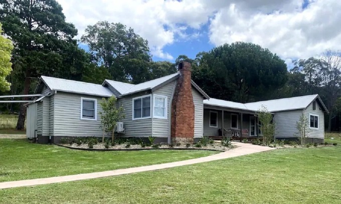 The Oaks Otro | “The Old House” - A Home Among the Gum Trees.