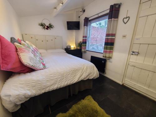 Prestatyn Casa | THE OLD LAUNDRY, Prestatyn, North Wales - a unique little dog-friendly space, a 5 min walk to beach & town!