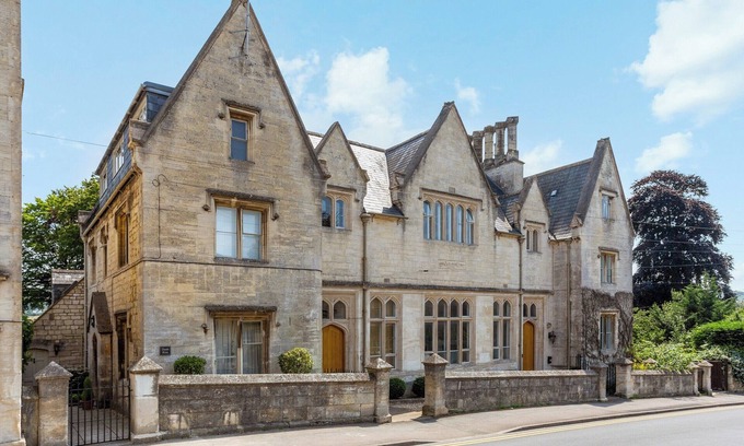 Painswick Cabaña | The Old Library, Apartment 1