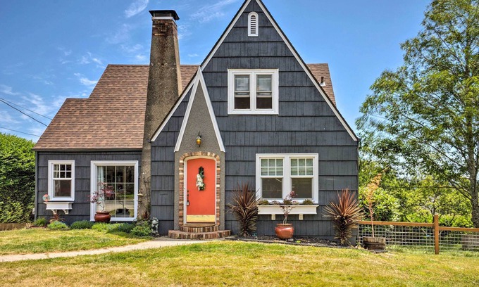 North Bend Casa | The Old McCullough Home w/ Rooftop Deck, View
