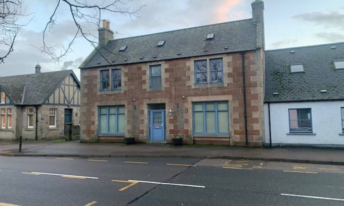 Golspie Apartamento | The old post office, on NC500.
