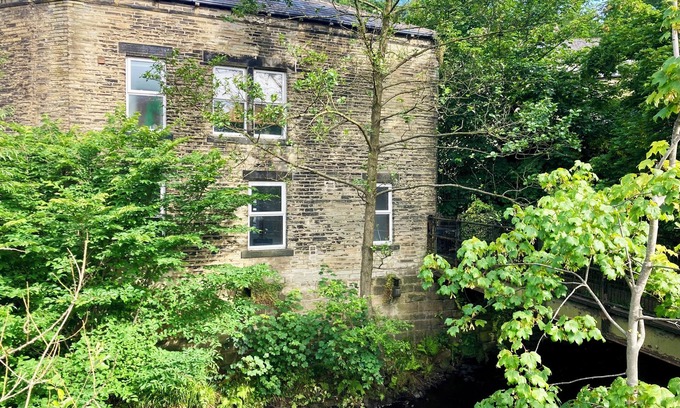 Wadsworth Cabaña | THE OLD RIVERSIDE SCHOOL HOUSE, pet friendly in Hebden Bridge
