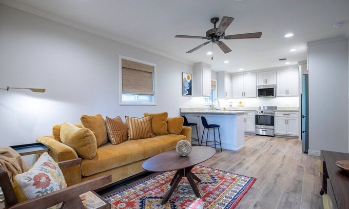 Oxford Apartamento | The Old Sardis Rd-3 Cozy BR1 by VelvetDitchVillas