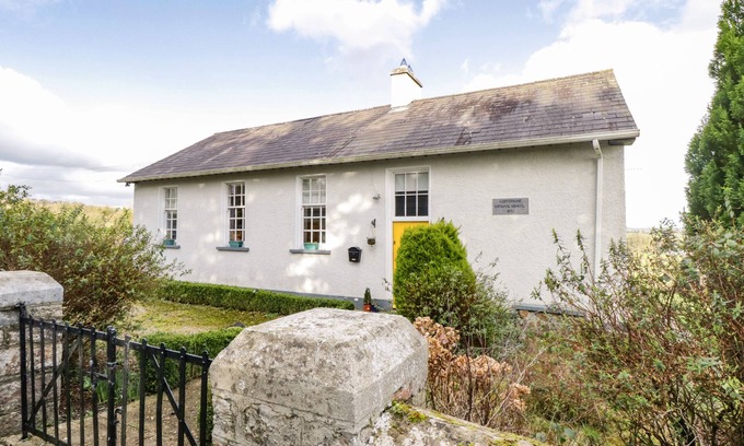 Carrigallen Cabaña | THE OLD SCHOOL HOUSE, pet friendly in Carrigallen, County Leitrim