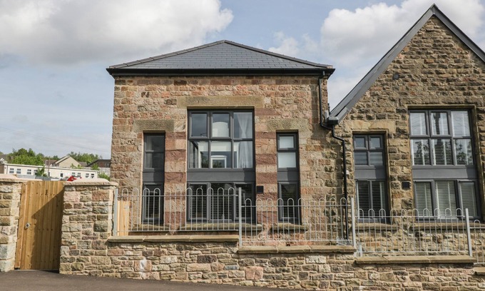 Cinderford Casa | THE OLD SCHOOL, pet friendly, character holiday cottage in Ruspidge