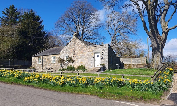 Edlingham Cabaña | The Old School - sleeps 4 guests in 2 bedrooms