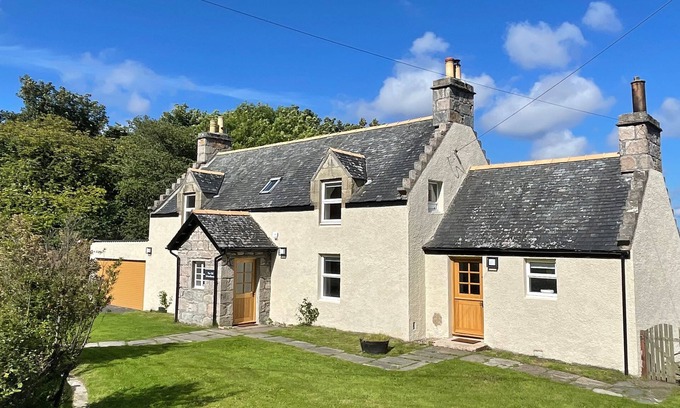 Lairg Casa | The Old Schoolhouse - Character Stay on NC500
