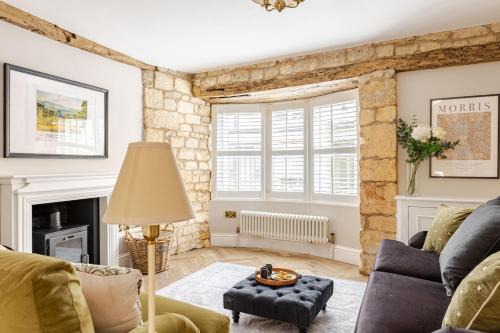 Winchcombe Casa | The Old Shop - Stylish Cotswold Cottage, Sleeps 6
