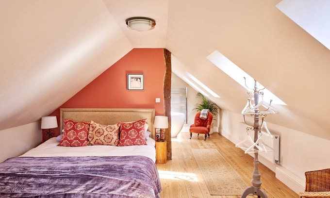 Hollington Cabaña | The Old Smithy is a beautifully restored, luxury barn conversion set in the peaceful village of Hollington, just a short drive from the breathtaking landscapes of the Peak District National Park.