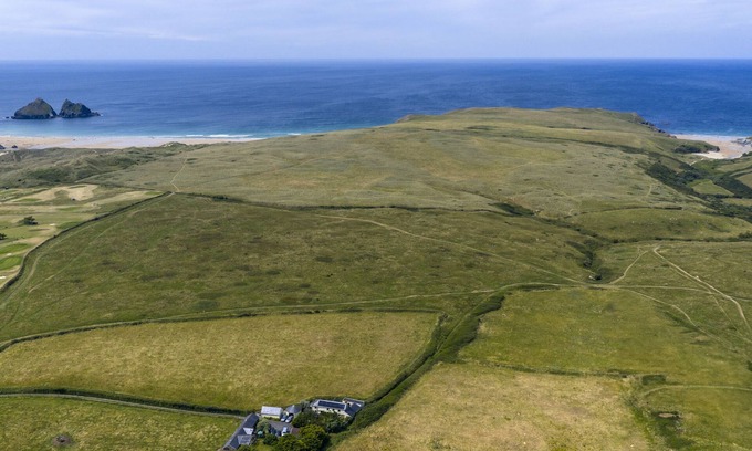 Holywell Cabaña | THE OLD STABLE, character holiday cottage in Holywell Bay