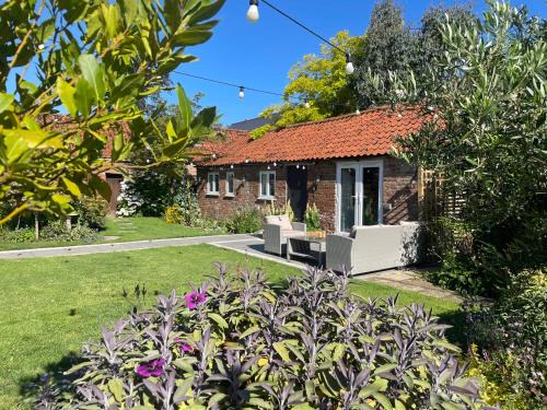 Wisbech Casa | The Old Stable, Rustic Charm Modern Comforts