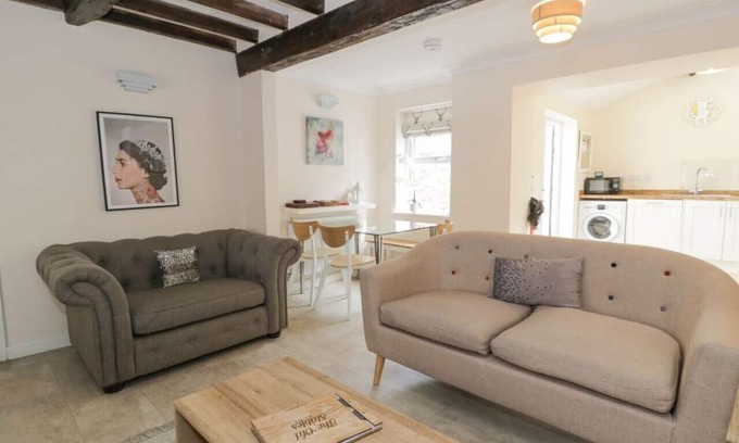 Ruthin Cabaña | The Old Stables, Ruthin. Nr. Ruthin Castle