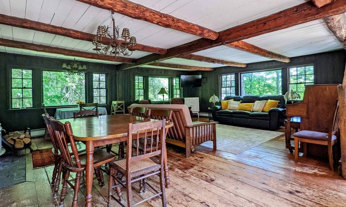 Campton Cabaña | The Old Timber - Family Vacation Home with Large Recreation Room