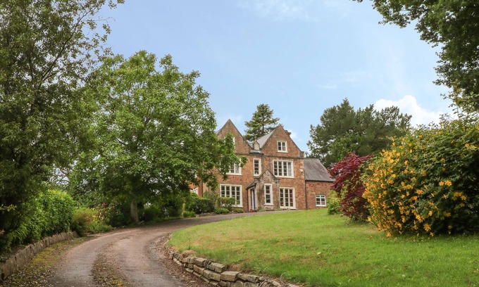 Tiverton Cabaña | THE OLD VICARAGE, pet friendly, character holiday cottage in Tiverton