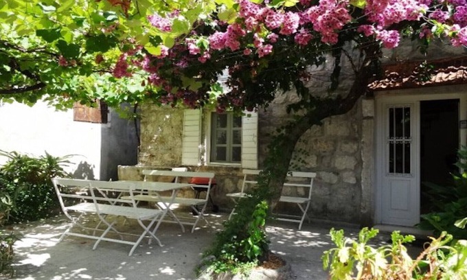 Perast Casa | The Old Vine House - Casa de piedra de 3 plantas bellamente conservada