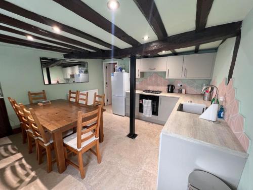 Warwick Town Centre Casa | The Old Warwick House
