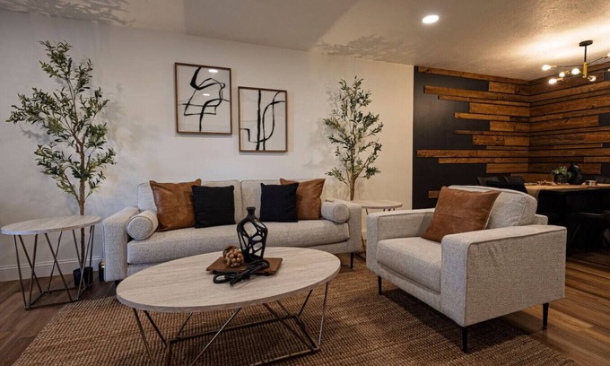 Sioux Falls Apartamento | The Olive Branch | Beams & Fireplace | Wine Bar