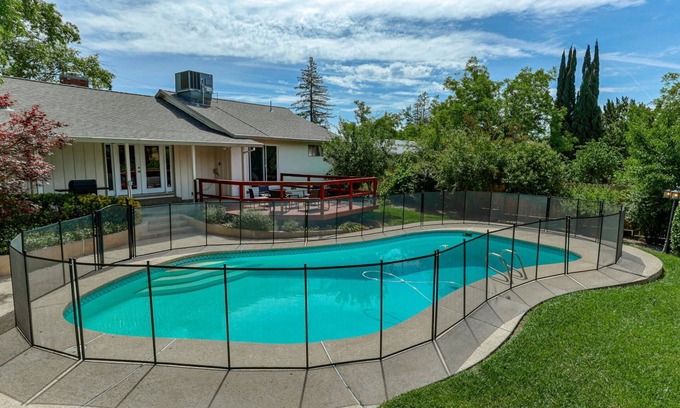 Greenwood Casa | The Olive Get-Away | Pool💦 Game Room🏓 & BBQ♨️