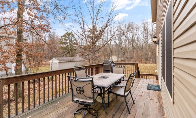 Albrightsville Chalet De Esquí | “THE ONE” Chalet, Perfect Getaway w/ Hot Tub, Multicade, Pool Table