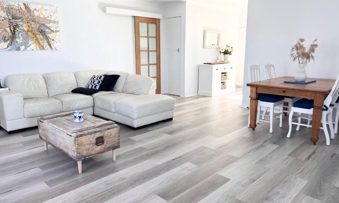 Batehaven Casa | The One - only a block from the beach