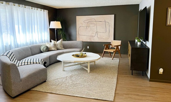 Las Vegas Casa | The one with the Yellow Door