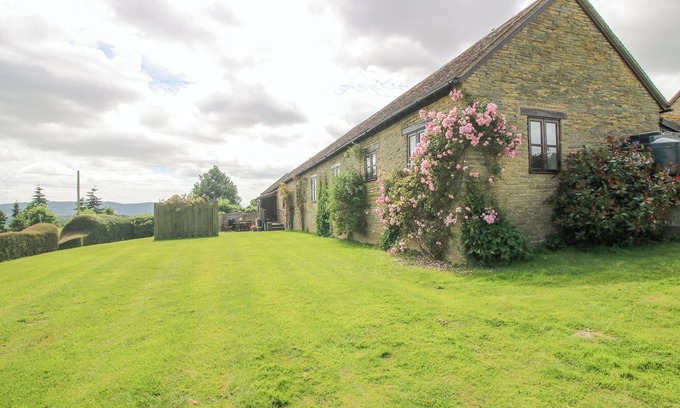 Craven Arms Cabaña | THE ONIBURY, family friendly, with pool in Ludlow
