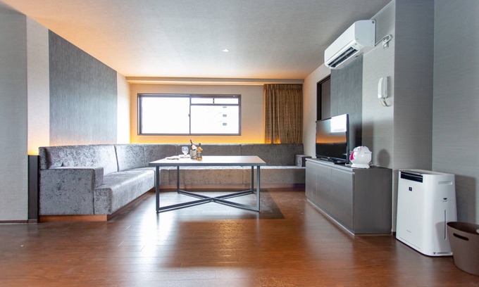 Shinsekai Apartamento | The Only View