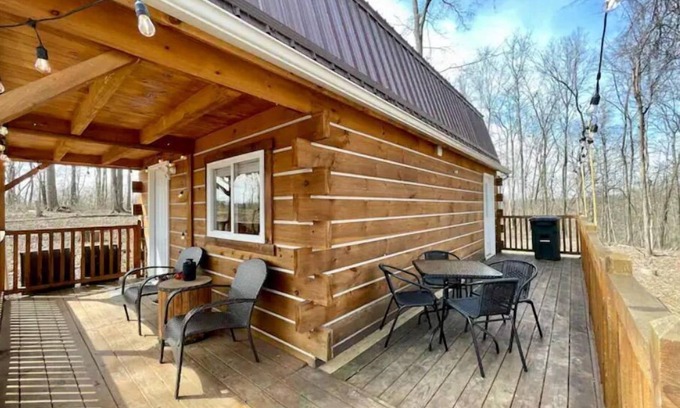 East Fultonham Cabina | The Ontario