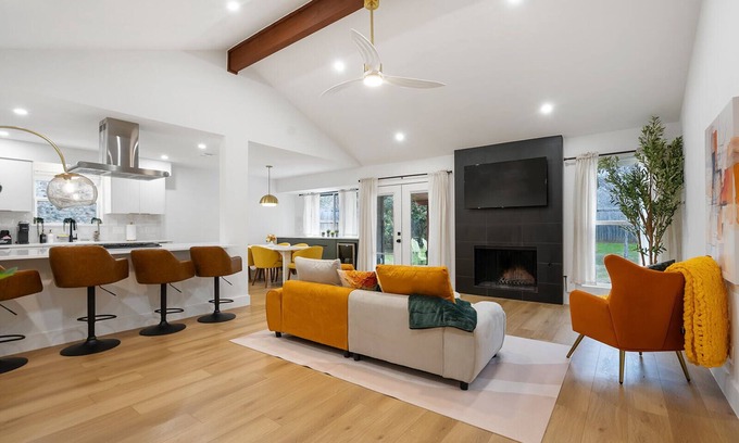 North Austin Civic Association Casa | The Onyx Haus - mins away from The Domain
