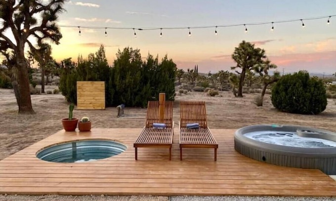 Yucca Valley Cabaña | The Onyx - Hot tub - Cowboy Pool - Lounging deck