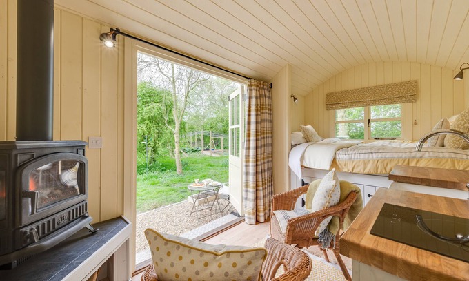 Halesworth Casa | The Orchard's Retreat Shepherd's Hut