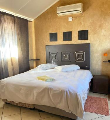 Phalaborwa Apartamento | The Orange room