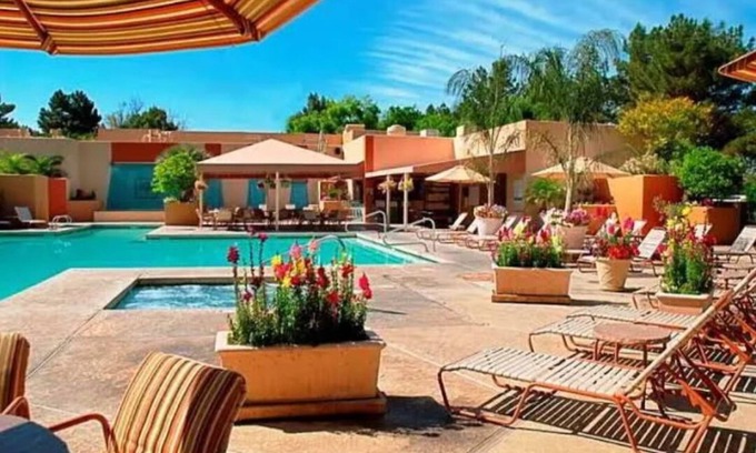 Paradise Valley Village Complejo | The Orange Tree Resort includes an 18-hole, PGA-rated golf course renowned