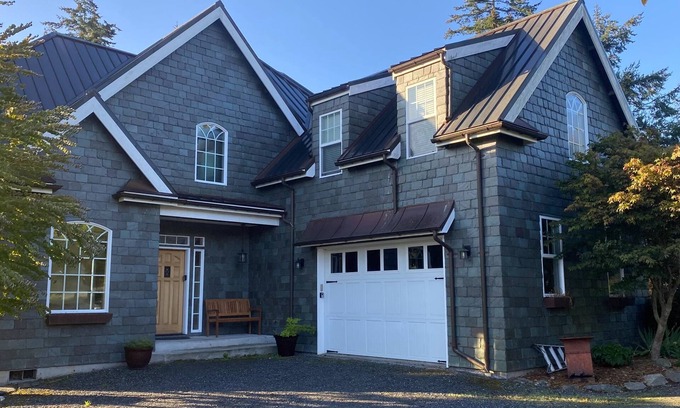 Eastsound Casa | The Orchard at Lovers Lane and Enchanted Forest. Hot Tub, Pets Welcome