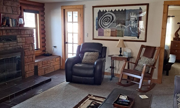 Missoula Cabina | "The Orchard Cabin" 3 Bedoom Sleeps 6-12
