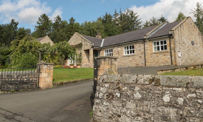 Harbottle Cabaña | THE ORCHARDS, pet friendly, with open fire in Harbottle