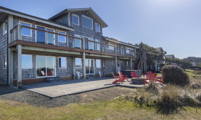 Waldport Casa | Frente al mar, acceso privado a la playa, jacuzzi, WIFI, fogata, sala de juegos, cine en casa