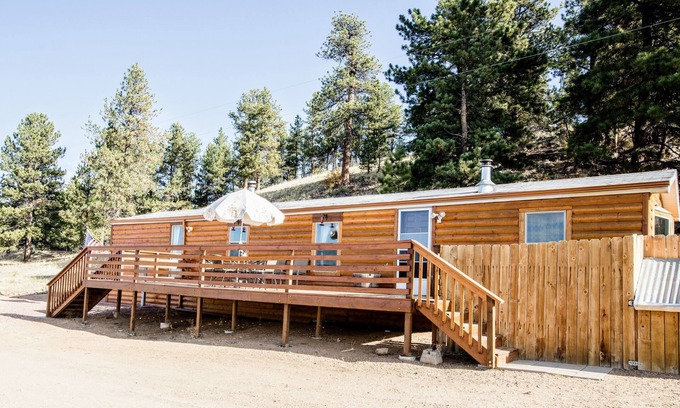 Florissant Cabina | The Original Lake George Lodge- Home with Front Deck!