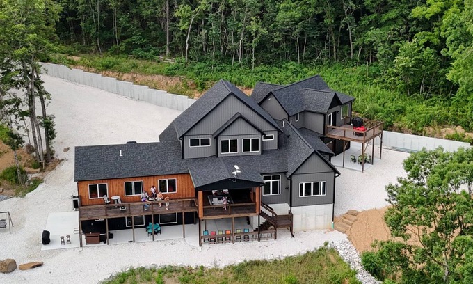Jasper Casa | The Oslo + The Little Oslo Apt - 6 Kings + View + Hot Tub - Sleeps 27