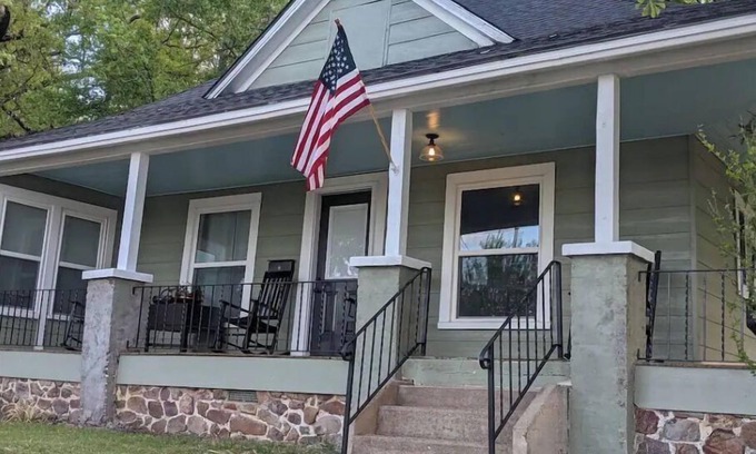 Mena Casa | The Ouachita Depot- Large house/Perfect location