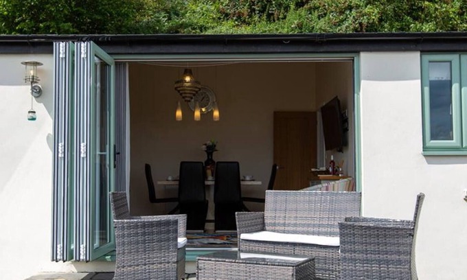 Tidenham Casa | Una impresionante casa de vacaciones de dos dormitorios con vistas al estuario del río Severn ... The Outlook está a las afueras