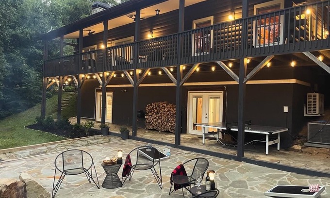 Fairview Cabina | The Outpost, on Little Pisgah Mountain - a Secluded Modern Cabin Oasis