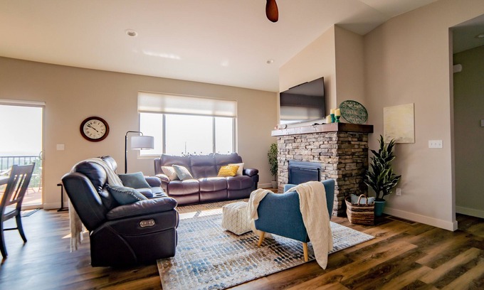 Rapid City Casa | The Overlook - New Custom Home with Amazing Views