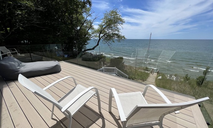 Holland Casa | The Owl's Nest- Holland Beach House, private beach, remote work ready