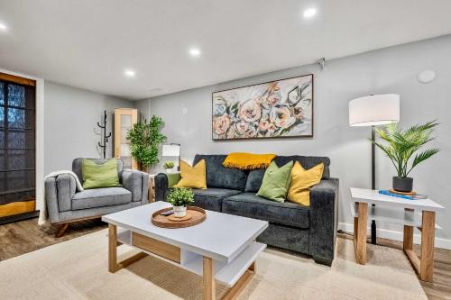 Northwest Calgary Casa | The Owlet NWCalgary QueenBD PrivateSuite