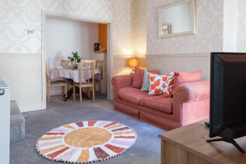 Liverpool Casa | The Oxton Club, Games Room with a Pool Table, by Anfield Stadium, 7 Beds, Garden, Equipped for Long & Short Terms Stays, Families & Contractors Welcome