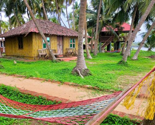 Kasaragod District Complejo | The Oyster Opera