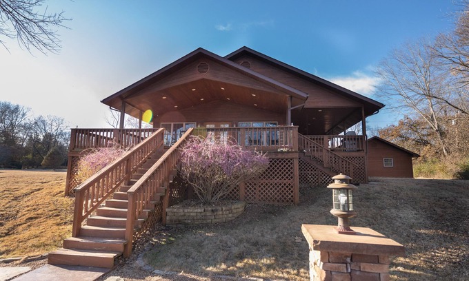 Buffalo City Cabina | El Chalet Ozark - Rileys Outfitter