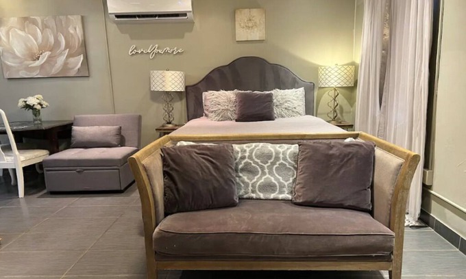 Roswell Apartamento | The Palace Cottage w/private Hot tub